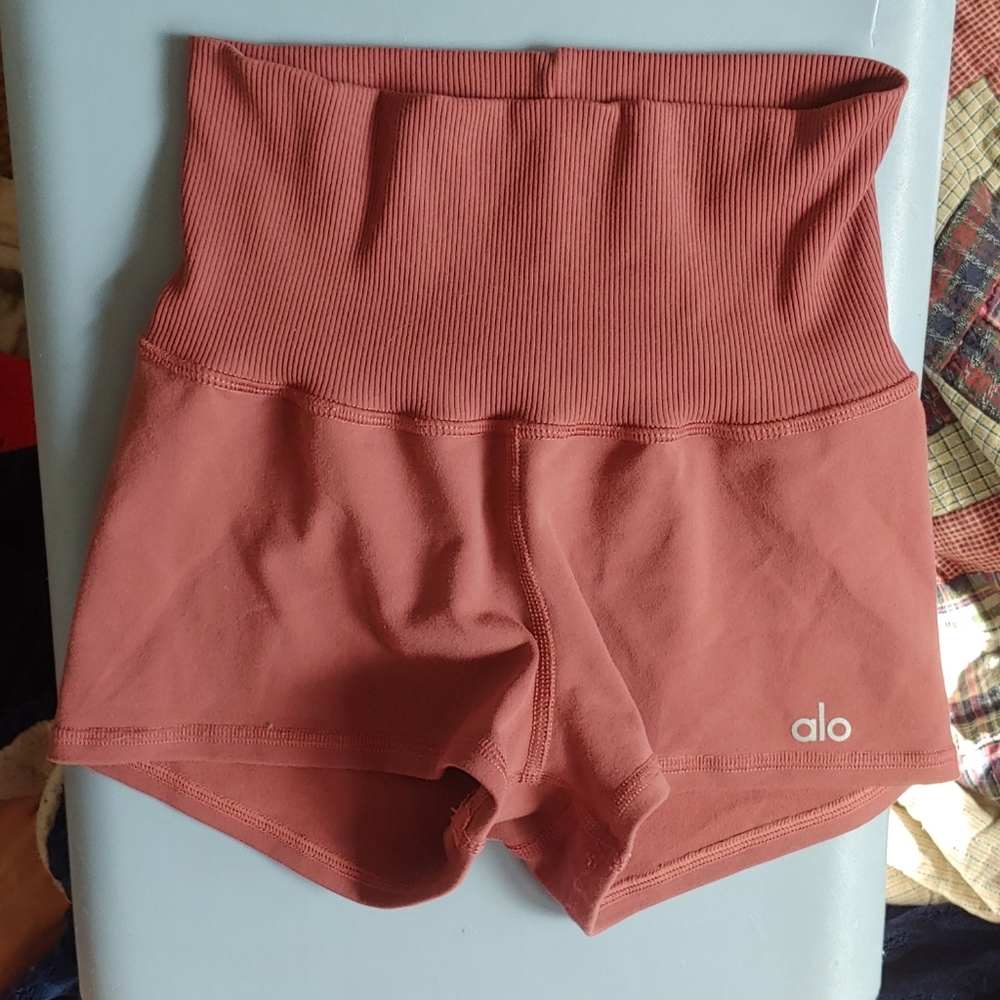 Sz XS Alo Yoga Shorts